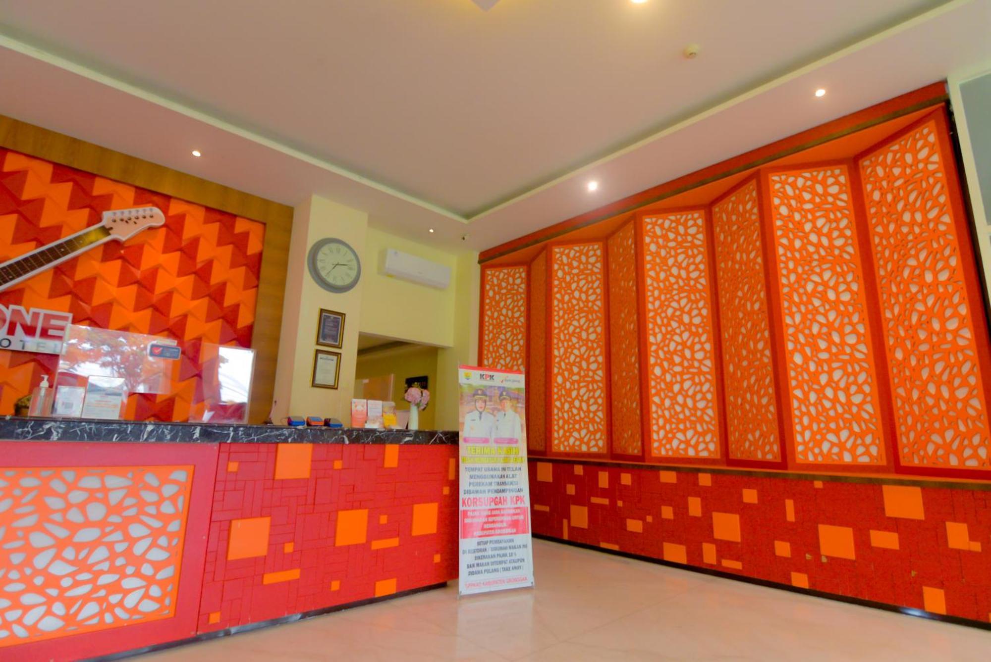 Front One Hotel Purwodadi Purwodadi  Exteriér fotografie
