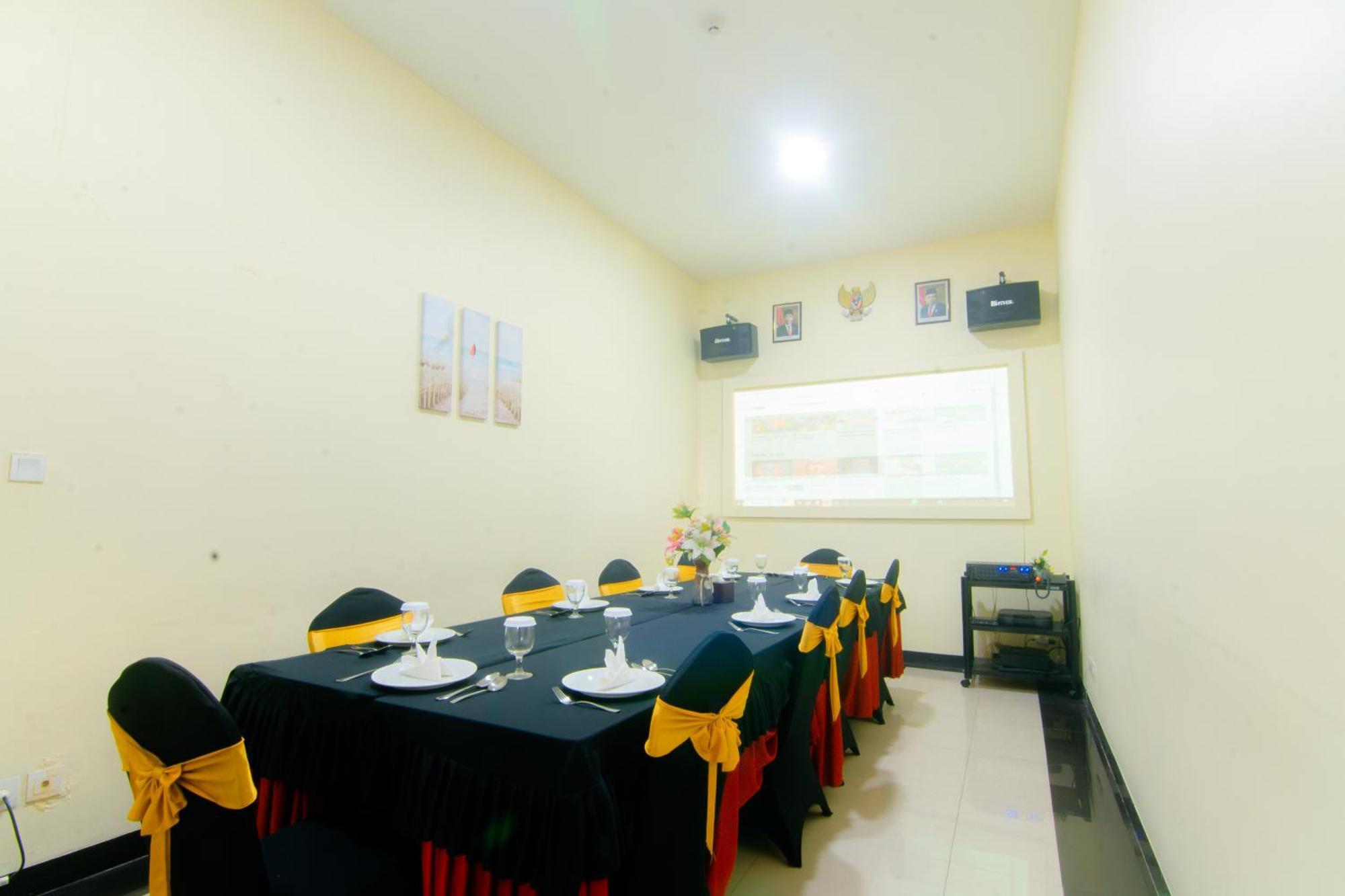 Front One Hotel Purwodadi Purwodadi  Exteriér fotografie