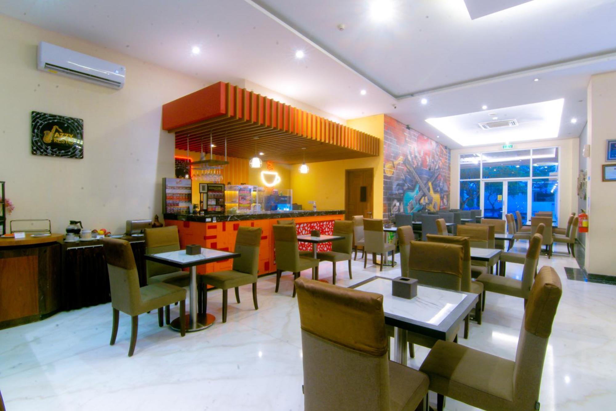 Front One Hotel Purwodadi Purwodadi  Exteriér fotografie